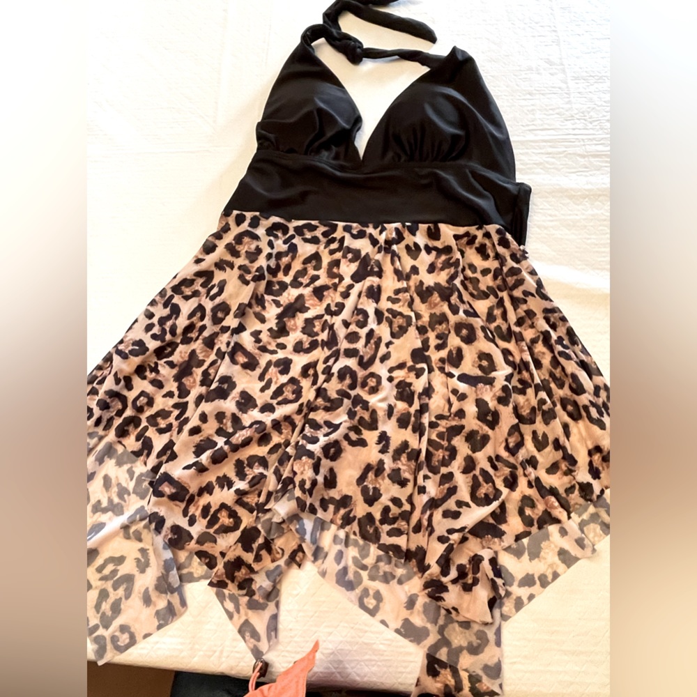Animal Print/Black beach cover up in size 3XL.  Shark bite style on the hemline.